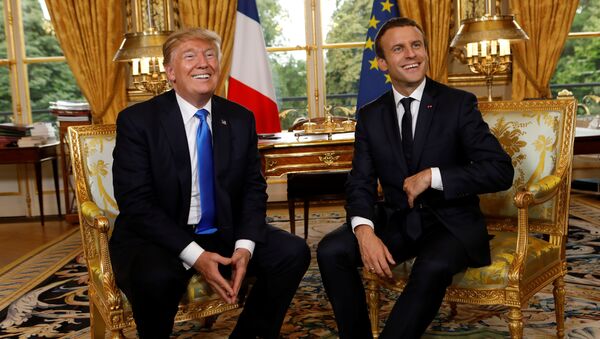 Les Présidents français et américain Emmanuel Macron et Donald Trump - Sputnik Afrique