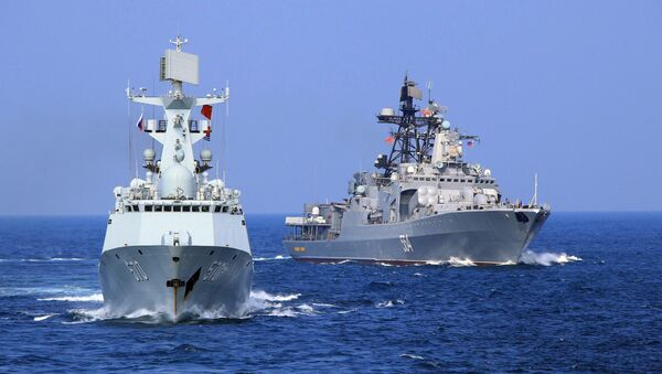 In this Friday, Sept. 16, 2016 photo released by Xinhua News Agency, Chinese Navy frigate Huangshan, left, and Russian Navy antisubmarine ship Admiral Tributs take part in a joint naval drill at sea off south China's Guangdong Province. - Sputnik Afrique