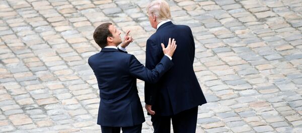 French President Emmanuel Macron and U.S. President Donald Trump attend a welcoming ceremony at the Invalides in Paris, France, July 13, 2017. French President Emmanuel Macron and U.S. President Donald Trump attend a welcoming ceremony at the Invalides in Paris, France, July 13, 2017. - Sputnik Afrique