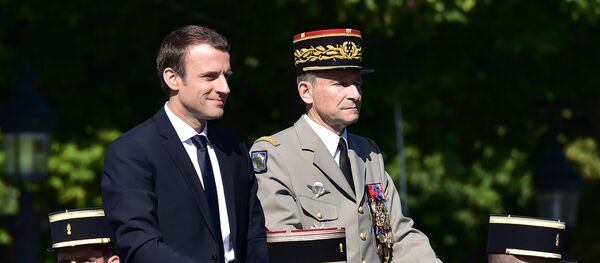 mmanuel Macron et Pierre de Villiers - Sputnik Afrique