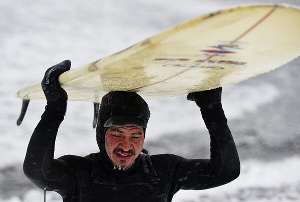 Vent, vagues, et -15 °: surf d’hiver sur le littoral russe du Pacifique - Sputnik Afrique