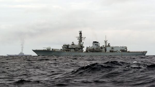 This is a handout photo issued by Britain's Ministry of Defence taken on Wednesday Oct. 19, 2016, of HMS Richmond, foreground, a Type 23 Duke Class frigate, observing aircraft carrier Admiral Kuznetsov, at rear left, which is part of a Russian task group, during transit through the North Sea - Sputnik Afrique