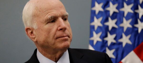 US Senator John McCain attends a news conference at the Benjamin Franklin Library in Mexico City, Mexico December 20, 2016. US Senator John McCain attends a news conference at the Benjamin Franklin Library in Mexico City, Mexico December 20, 2016. - Sputnik Afrique