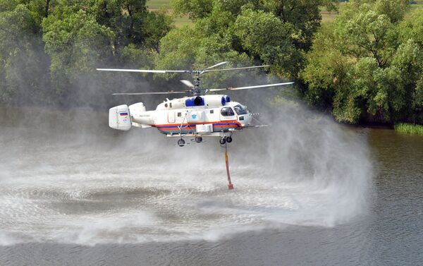 Un hélicoptère Ka-32 utilisé par les services d'urgence russes - Sputnik Afrique