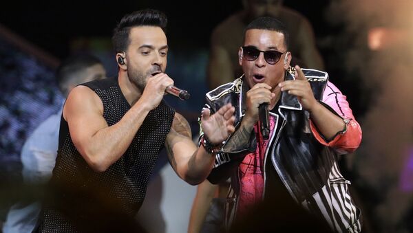 FILE - In this April 27, 2017 file photo, singers Luis Fonsi, left and Daddy Yankee perform during the Latin Billboard Awards in Coral Gables, Fla. Malaysia has banned their hit song Despacito on state radio and television, though it might be hard to slow the song's record-breaking popularity. - Sputnik Afrique
