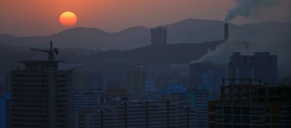 The sun set in Pyongyang, North Korea April 12, 2017. - Sputnik Afrique