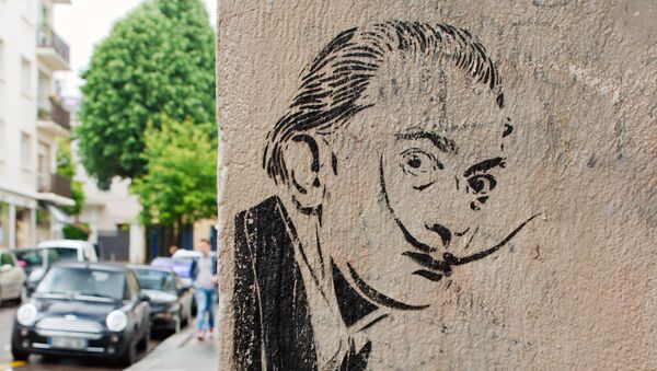 Un graffiti con el retrato de Salvador Dalí - Sputnik Afrique
