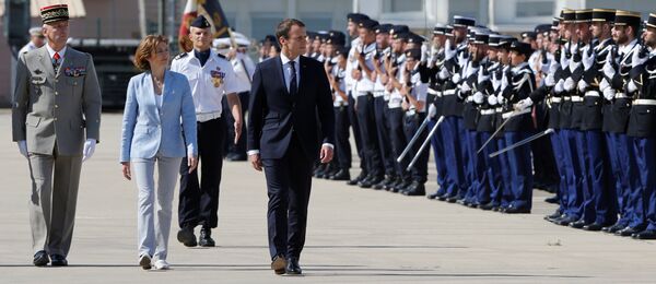 Poutine pêche, Macron se déguise - Sputnik Afrique