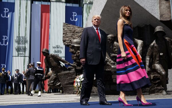 Melania Trump portant les escarpins à talons aiguille - Sputnik Afrique