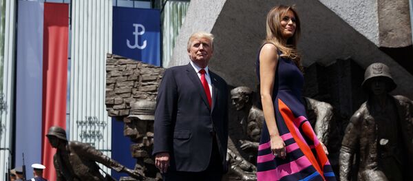 Melania Trump portant les escarpins à talons aiguille - Sputnik Afrique