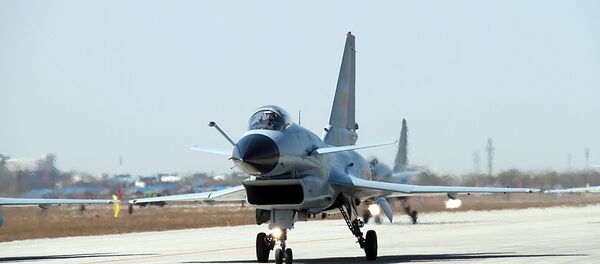 Un chasseur multirole J-10 chinois - Sputnik Afrique