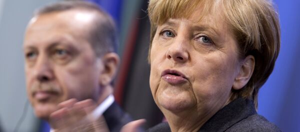 German Chancellor Angela Merkel, right, and Turkey's Prime Minister Recep Tayyip Erdogan, left (AP Photo/Axel Schmidt) German Chancellor Angela Merkel, right, and Turkey's Prime Minister Recep Tayyip Erdogan, left (AP Photo/Axel Schmidt) - Sputnik Afrique