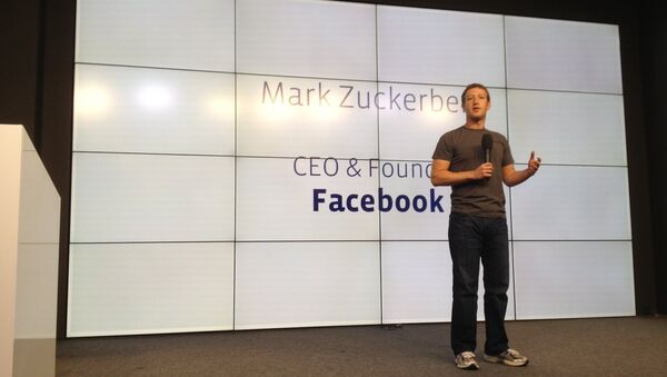 Глава Facebook Марк Цукерберг выступает на открытии конференции для разработчиков в Москве - Sputnik Afrique