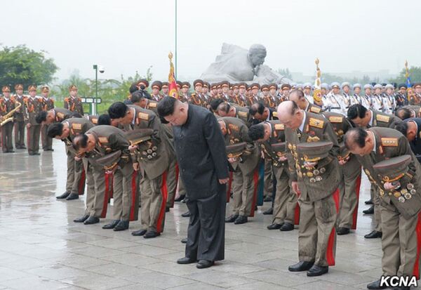 Le dirigeant nord-coréen Kim Jong-un rend hommage aux libérateurs de la patrie  - Sputnik Afrique