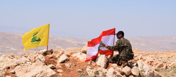 Drapeaux libanais et du Hezbollah Drapeaux libanais et du Hezbollah - Sputnik Afrique