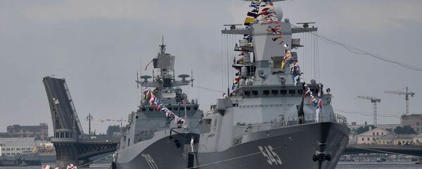 Défilé naval dans les eaux de la Neva consacré au Jour de la marine russe - Sputnik Afrique