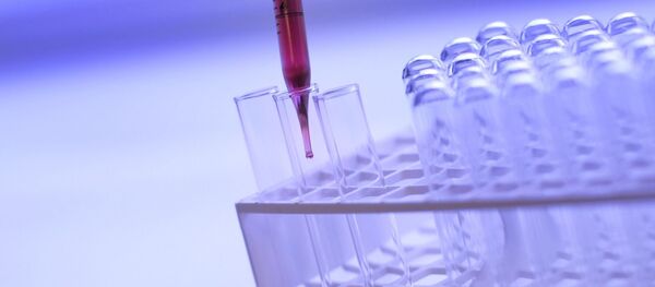 Перемещение жидкости в пробирки Перемещение жидкости в пробирки - Sputnik Afrique