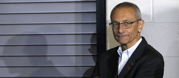 Campaign chairman John Podesta watches from the edge of the stage during a campaign rally with U.S. Democratic presidential nominee Hillary Clinton (not pictured) at Heinz Field in Pittsburgh, Pennsylvania, U.S. (File) - Sputnik Afrique