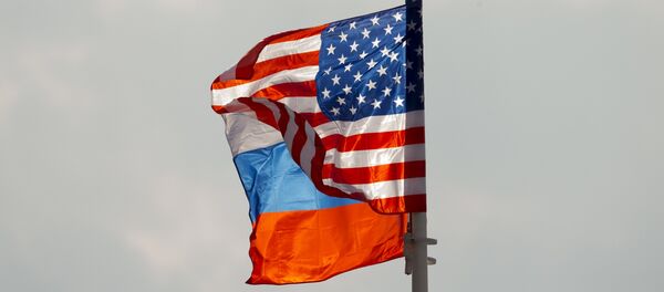 Les drapeaux russe et américain - Sputnik Afrique