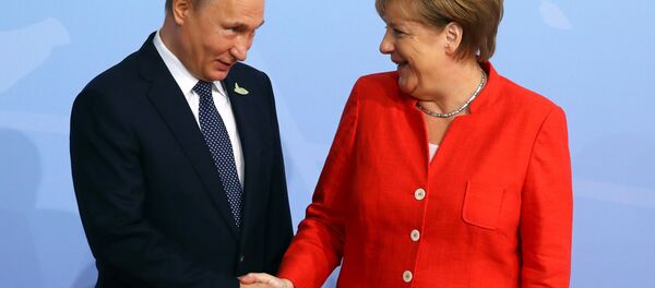 Vladimir Poutine et Angela Merkel - Sputnik Afrique