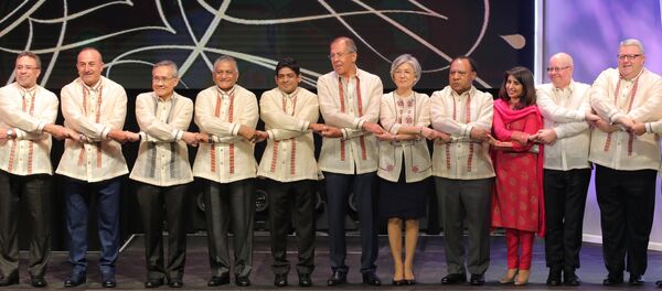 Russian Foreign Minister Sergei Lavrov during a joint photo-op with foreign ministers of ASEAN member states before the official gala dinner on the sidelines of the ASEAN regional security summit in Malina, Philippines - Sputnik Afrique