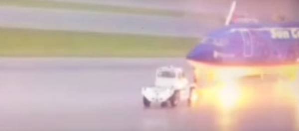 La foudre a frappé un employé d’un aéroport - Sputnik Afrique