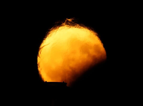 Une éclipse lunaire partielle vue de différents pays du monde - Sputnik Afrique