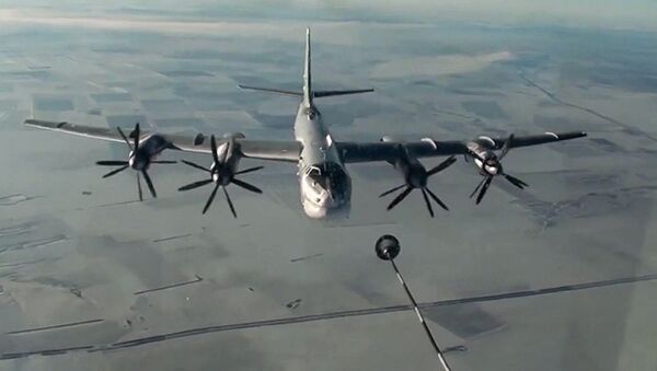 L’aviation russe pilonne des terroristes en route vers Deir ez-Zor (vidéo) - Sputnik Afrique
