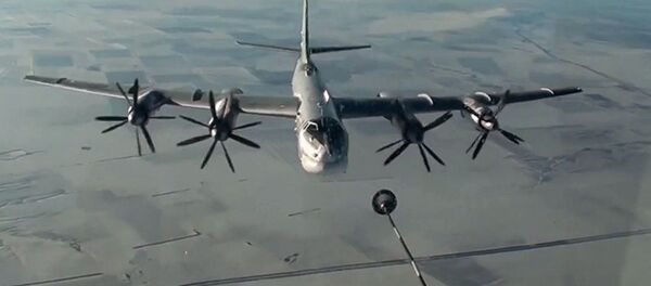 L’aviation russe pilonne des terroristes en route vers Deir ez-Zor (vidéo) - Sputnik Afrique