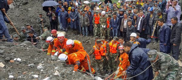 Les travaux de sauvetage dans la province chinoise de Sichuan frappée par un séisme - Sputnik Afrique