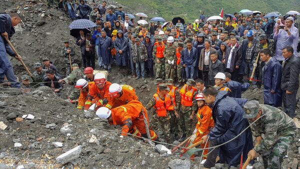 Les travaux de sauvetage dans la province chinoise de Sichuan frappée par un séisme - Sputnik Afrique