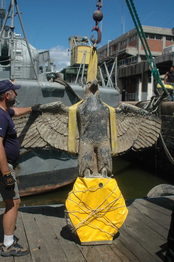 l'aigle de bronze du croiseur nazi Graf Spee l'aigle de bronze du croiseur nazi Graf Spee - Sputnik Afrique