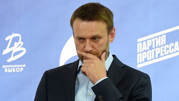 Russian opposition leader Alexei Navalny takes part in a press briefing in Moscow on April 22, 2015 - Sputnik Afrique