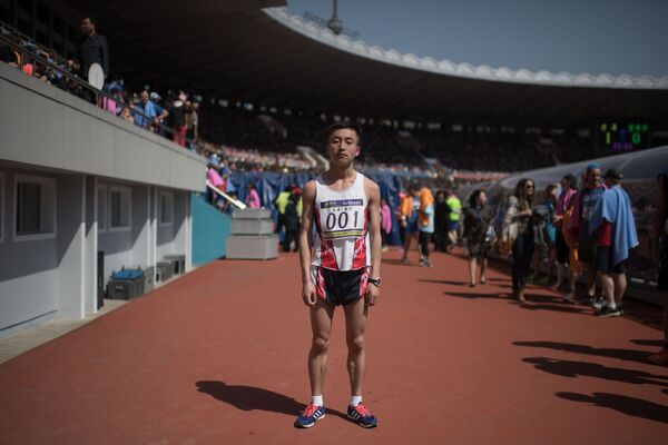 Le marathonien Pak Chol après sa victoire dans le marathon de Pyongyang - Sputnik Afrique