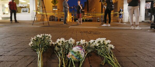 Des fleurs à Charlottesville - Sputnik Afrique