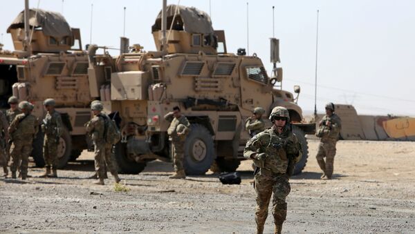 Un soldat américain près d'une base militaire aux alentours de Mossoul, Irak, en 2017 - Sputnik Afrique