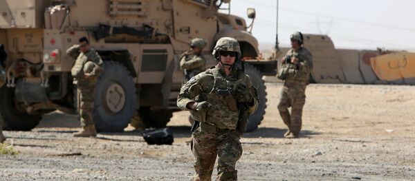 Un soldat américain près d'une base militaire de la coalition anti-Daech près de Mossoul de l'ouest, en Irak, le 21 juin 2017 Un soldat américain près d'une base militaire de la coalition anti-Daech près de Mossoul de l'ouest, en Irak, le 21 juin 2017 - Sputnik Afrique