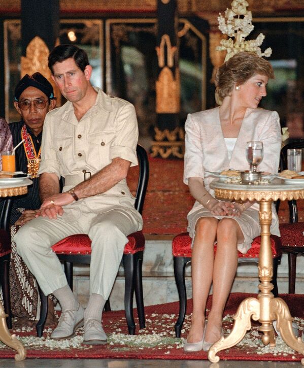 Le prince et la princesse de Galles en train de regarder un spectacle de danse indonésienne à Yogyakarta, en Indonésie, 1989 - Sputnik Afrique