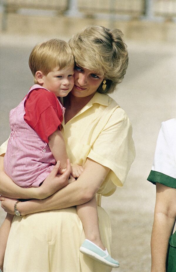 La princesse Diana et le prince Harry en Espagne, 1987 - Sputnik Afrique