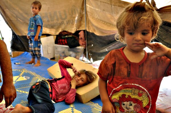 Des enfants dans un camp de déplacés en Syrie - Sputnik Afrique