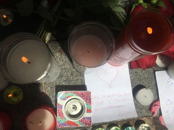 Bougies en hommage aux victimes de l'attentat de Barcelone - Sputnik Afrique