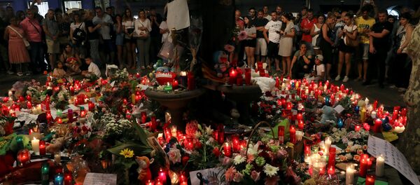 Flores en memoria de las víctimas de los atentados de Barcelona y Cambrils, España Flores en memoria de las víctimas de los atentados de Barcelona y Cambrils, España - Sputnik Afrique