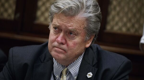 White House chief strategist Steve Bannon listens as President Donald Trump speaks during a meeting with county sheriffs in the Roosevelt Room of the White House in Washington - Sputnik Afrique