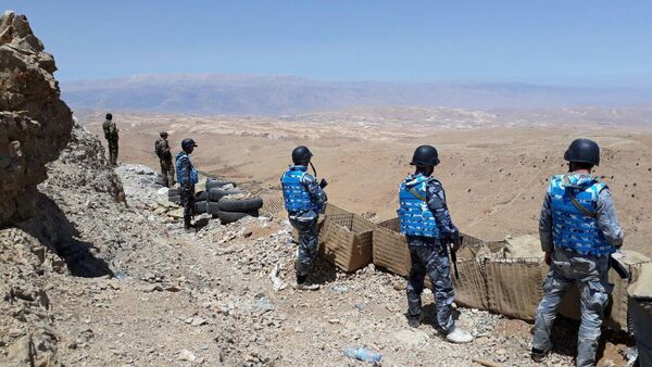 Fighters from the Syrian army units and Hezbollah are seen on the western mountains of Qalamoun, near Damascus, in this handout picture provided by SANA on July 23, 2017, Syria - Sputnik Afrique