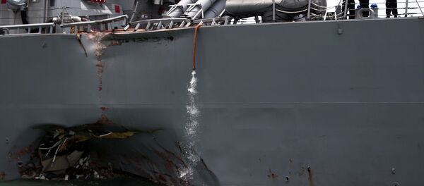 The U.S. Navy guided-missile destroyer USS John S. McCain is seen after a collision, in Singapore waters August 21, 2017. - Sputnik Afrique