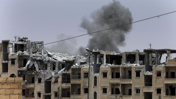 Une ville syrienne après une frappe de la coalition (archive photo) - Sputnik Afrique