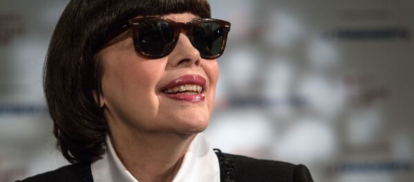 Mireille Mathieu est arrivée au festival Tour Spasskaïa - Sputnik Afrique