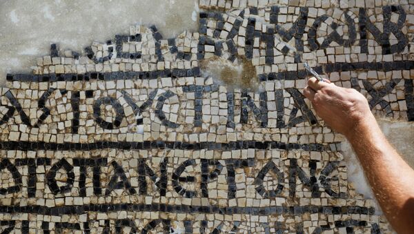 Une mosaïque vieille de 1.500 ans découverte en Israël - Sputnik Afrique