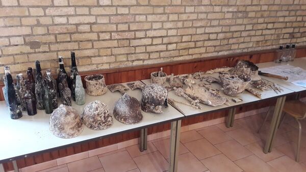 Les fouilles ont permis de mettre au jour des effets personnels des soldats des trois armées - Sputnik Afrique