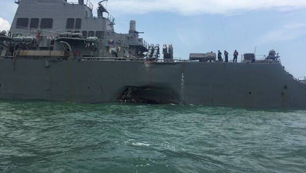 The U.S. Navy guided-missile destroyer USS John S. McCain is seen after a collision, in Singapore waters August 21, 2017. - Sputnik Afrique